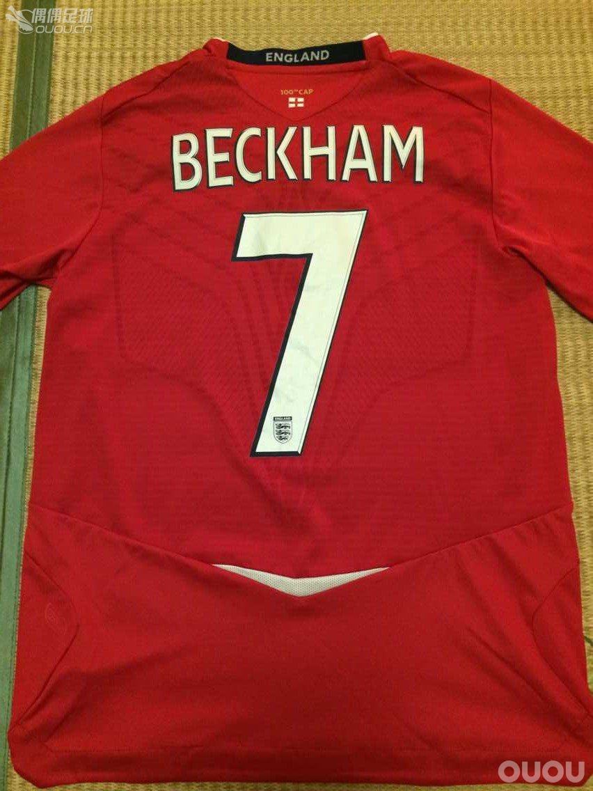 近日收了件小贝的英格兰百场,各位大神帮我看看,正品与否?