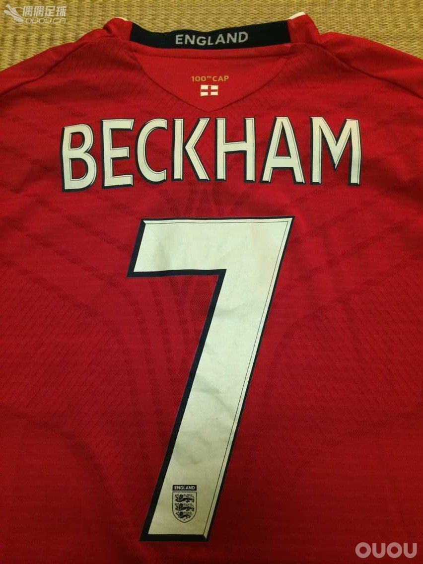 近日收了件小贝的英格兰百场,各位大神帮我看看,正品与否?