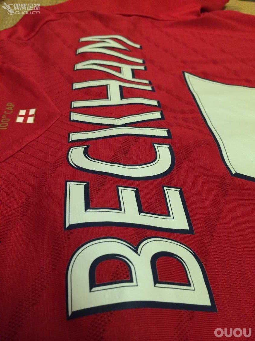 近日收了件小贝的英格兰百场,各位大神帮我看看,正品与否?