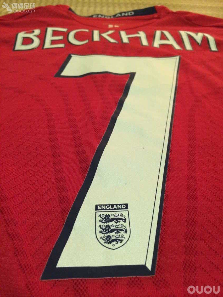 近日收了件小贝的英格兰百场,各位大神帮我看看,正品与否?