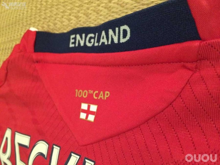 近日收了件小贝的英格兰百场,各位大神帮我看看,正品与否?