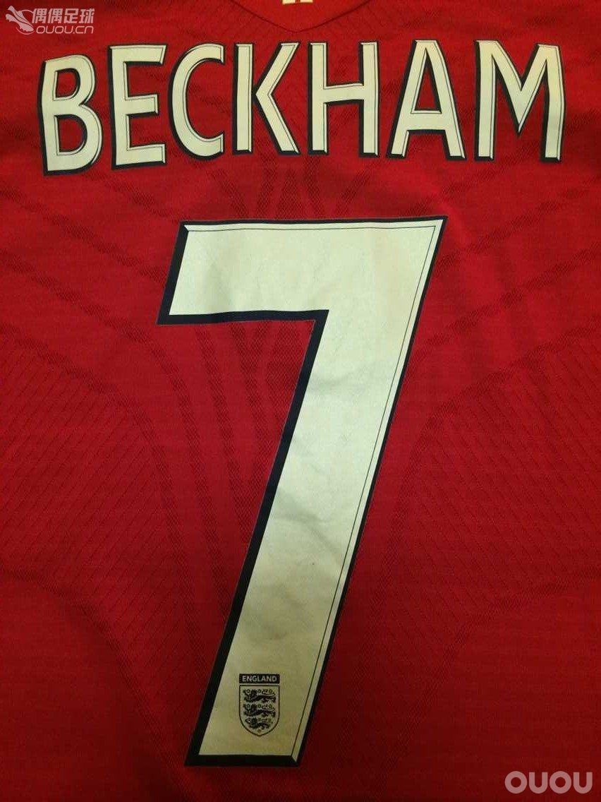 近日收了件小贝的英格兰百场,各位大神帮我看看,正品与否?