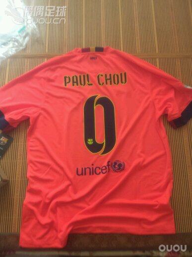 正版球衣加正版印字。可惜衣服大了点。管他呢!期待实战了!