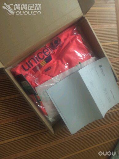 正版球衣加正版印字。可惜衣服大了点。管他呢!期待实战了!