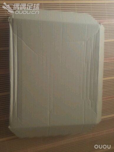 正版球衣加正版印字。可惜衣服大了点。管他呢!期待实战了!