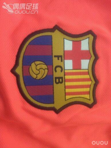 正版球衣加正版印字。可惜衣服大了点。管他呢!期待实战了!