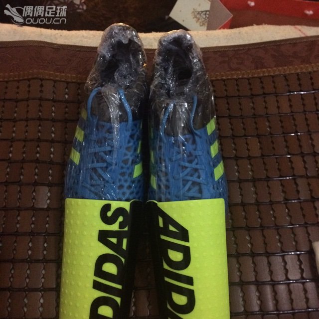 有时候、看着这些鞋子、真想下地穿着踢