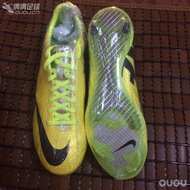 有时候、看着这些鞋子、真想下地穿着踢