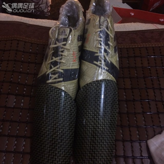 有时候、看着这些鞋子、真想下地穿着踢