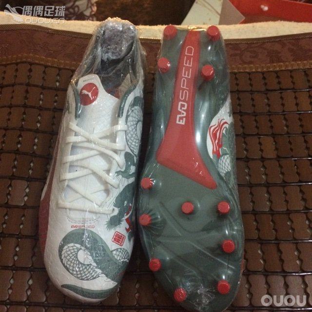 有时候、看着这些鞋子、真想下地穿着踢