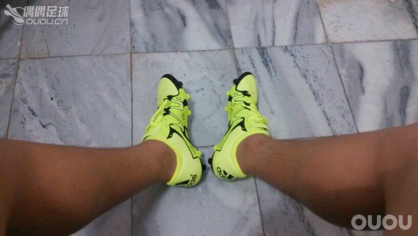 为啥这鞋后跟滑滑的,走一步后面往下有掉的感觉,很小。