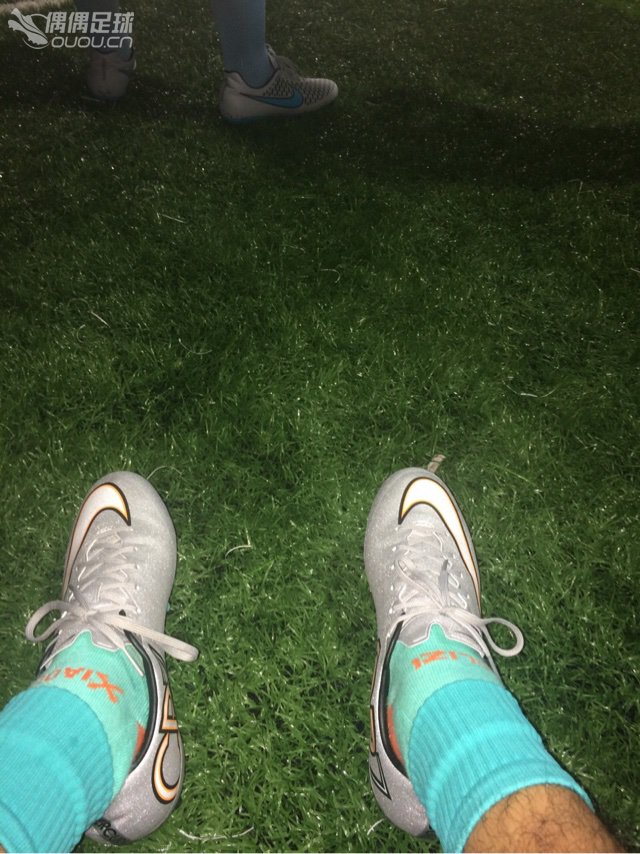 扒扒自己拥有的所有球鞋~绝对一张流~欢迎喷友~自从接触足球开始就停不下来了~