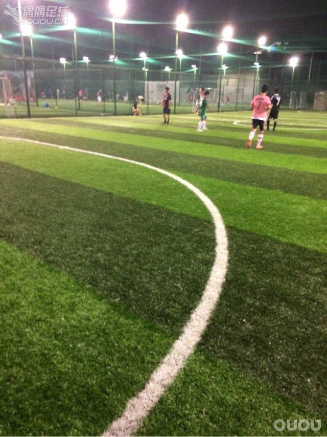 扒一扒一起踢球的兄弟们~这么多年一起坚持下来,风雨无阻~当年富邦体育馆六个场地就我们八个人踢~