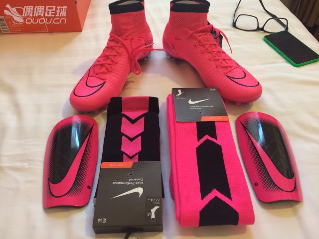 扒扒自己拥有的所有球鞋~绝对一张流~欢迎喷友~自从接触足球开始就停不下来了~