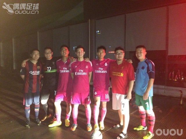 扒一扒一起踢球的兄弟们~这么多年一起坚持下来,风雨无阻~当年富邦体育馆六个场地就我们八个人踢~