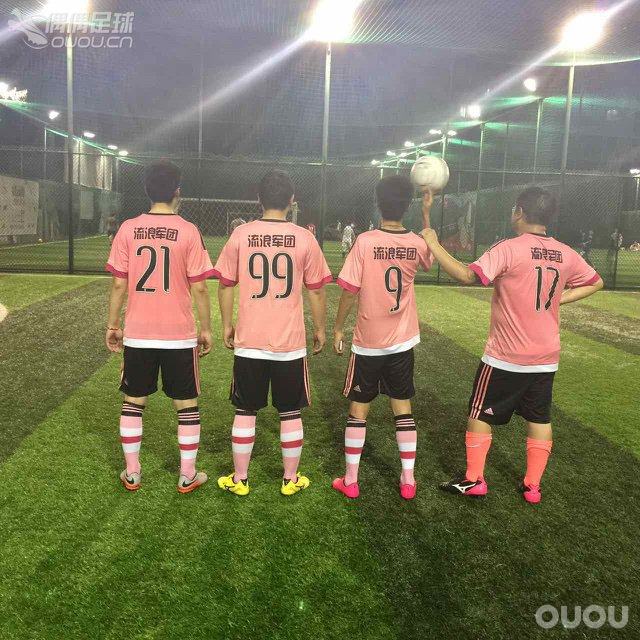 扒一扒一起踢球的兄弟们~这么多年一起坚持下来,风雨无阻~当年富邦体育馆六个场地就我们八个人踢~