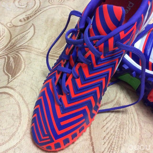 猎鹰碎钉次顶级,拜仁配色,面料较厚但比较柔软,透气性一般,摩擦条手感不错,不知道实战效果如何。