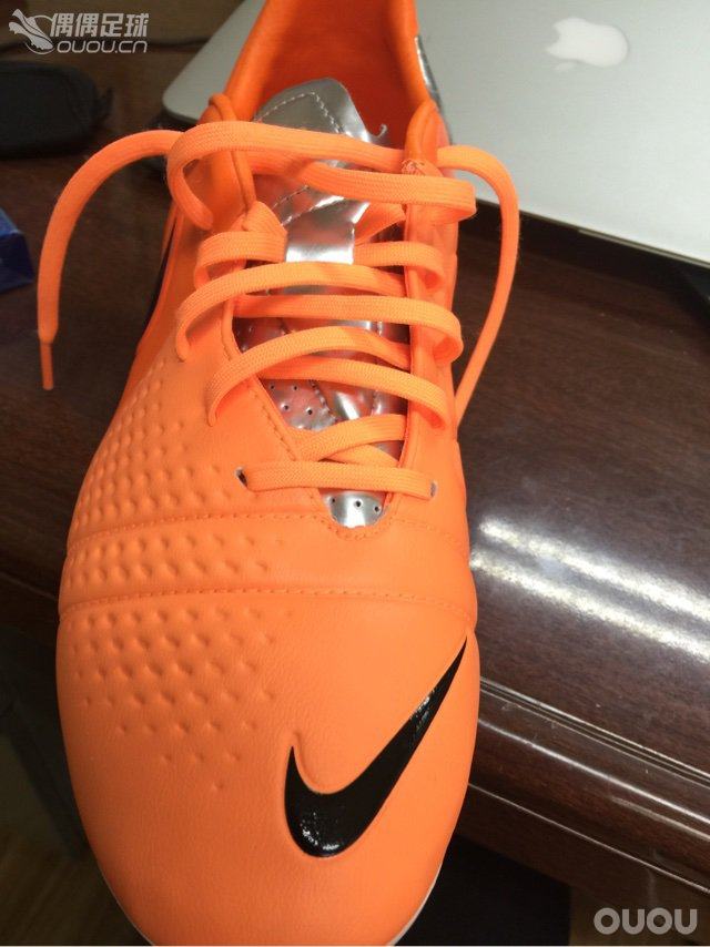 请各位大神给鉴别下,是正品吗,谢谢各位了!!