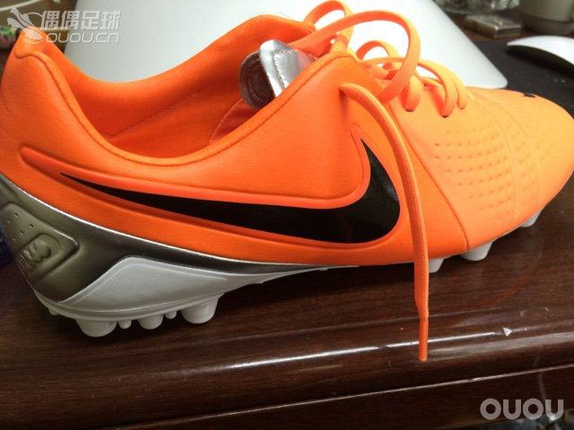 请各位大神给鉴别下,是正品吗,谢谢各位了!!