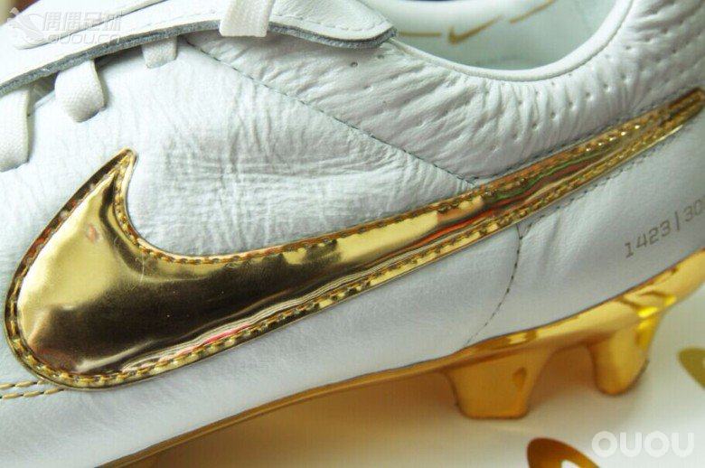 柳州首发 小罗限量白金战靴  RONALDINHO TOUCH OF GOLD