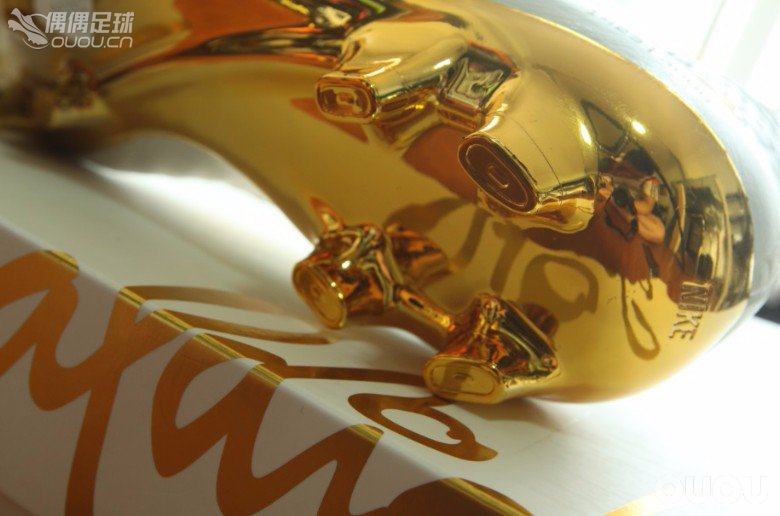 柳州首发 小罗限量白金战靴  RONALDINHO TOUCH OF GOLD
