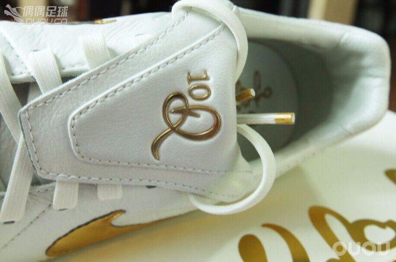 柳州首发 小罗限量白金战靴  RONALDINHO TOUCH OF GOLD