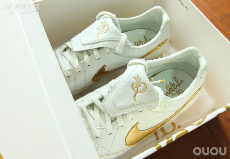 柳州首发 小罗限量白金战靴  RONALDINHO TOUCH OF GOLD