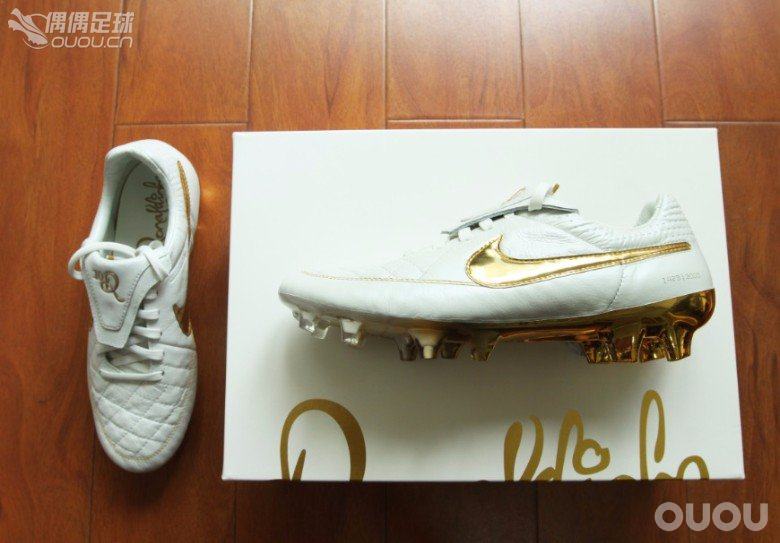 柳州首发 小罗限量白金战靴  RONALDINHO TOUCH OF GOLD