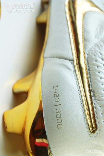 柳州首发 小罗限量白金战靴  RONALDINHO TOUCH OF GOLD