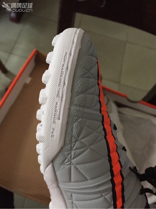刚到的毒蜂II,鞋面好硬,大神帮忙鉴定下!