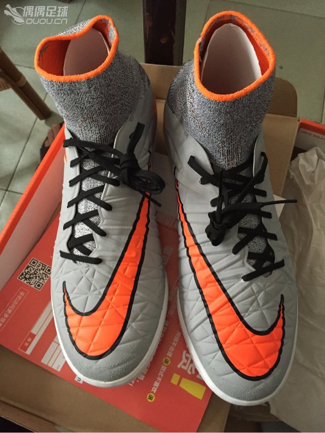 刚到的毒蜂II,鞋面好硬,大神帮忙鉴定下!