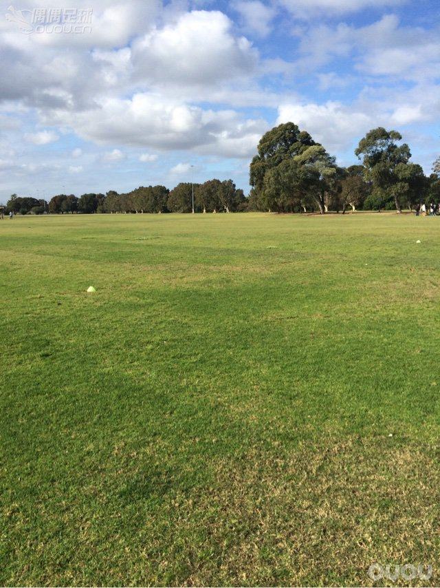 X上脚感受,其实从出来这配色的时候就已经下单购买了。但无奈,到手后尺码不对,经过了退货再下单。