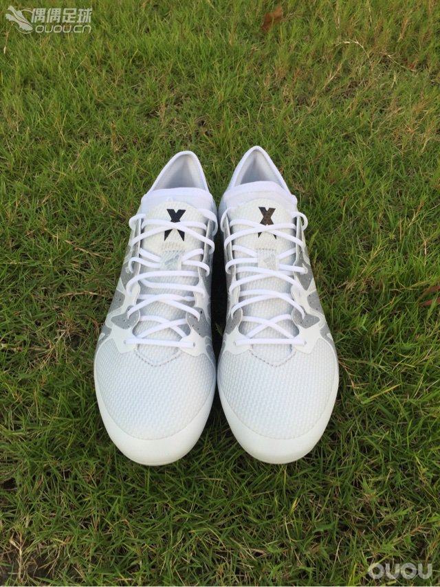 今天刚到,草地上随便拍了几张,真不忍心下地!