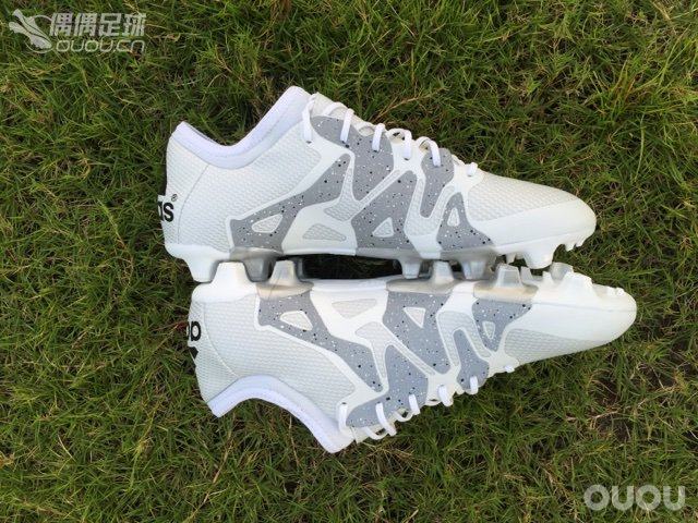 今天刚到,草地上随便拍了几张,真不忍心下地!