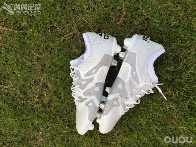 今天刚到,草地上随便拍了几张,真不忍心下地!