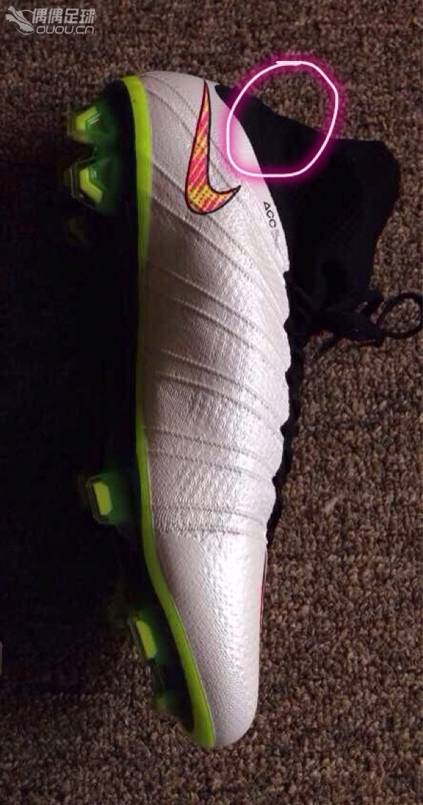 求大神指教!超顶刺客如图所圈起位置非常紧!穿起身没感觉!但一有小小跑动就会觉得好紧!