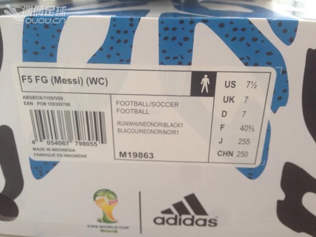 求鉴定是否是正品 世界杯特别版足球鞋