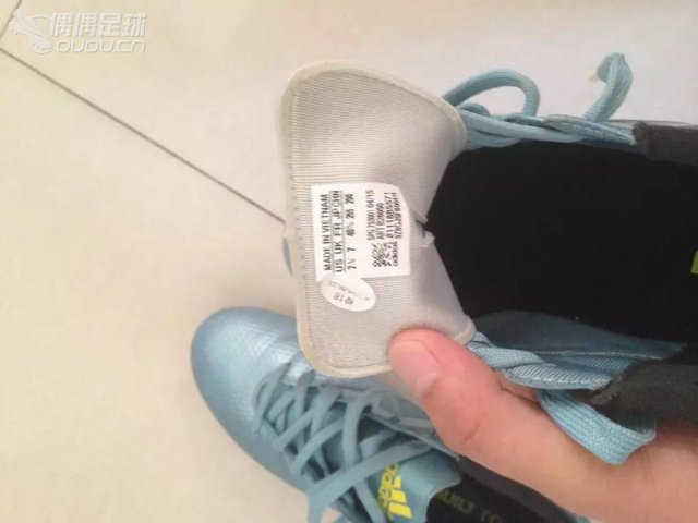 在闲鱼跟卖家沟通好了,求鉴定,正品就拍了