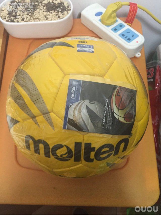 大家帮忙看看摩腾这款球怎么样?第一次买球,以前踢过比赛,用的摩腾的球,觉得不错!