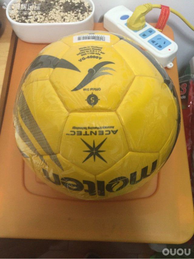 大家帮忙看看摩腾这款球怎么样?第一次买球,以前踢过比赛,用的摩腾的球,觉得不错!