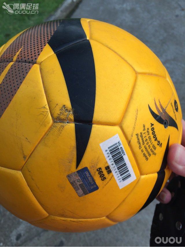 大家帮忙看看摩腾这款球怎么样?第一次买球,以前踢过比赛,用的摩腾的球,觉得不错!