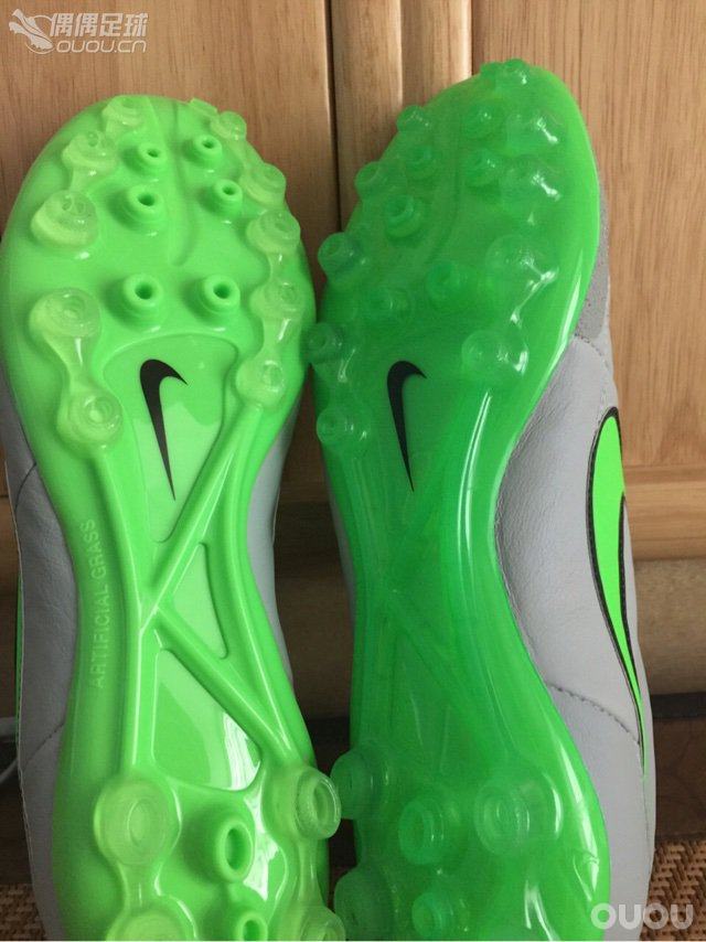 有天要是不踢球了,生活就完了。