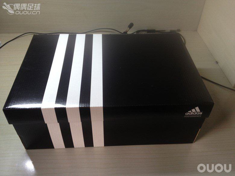 去北京mi了一双ace 15.1 混钉足球鞋