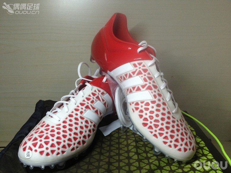 去北京mi了一双ace 15.1 混钉足球鞋