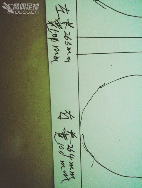 请教球友,本人正常脚,这是我穿足球袜后实际测量数据,刺客10AG顶级能驾驭么???请给些建议!!!