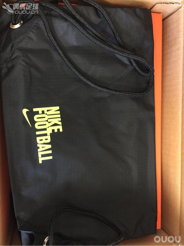 刚收到的货,手感一般,比想象的好看,不知道实战如何。