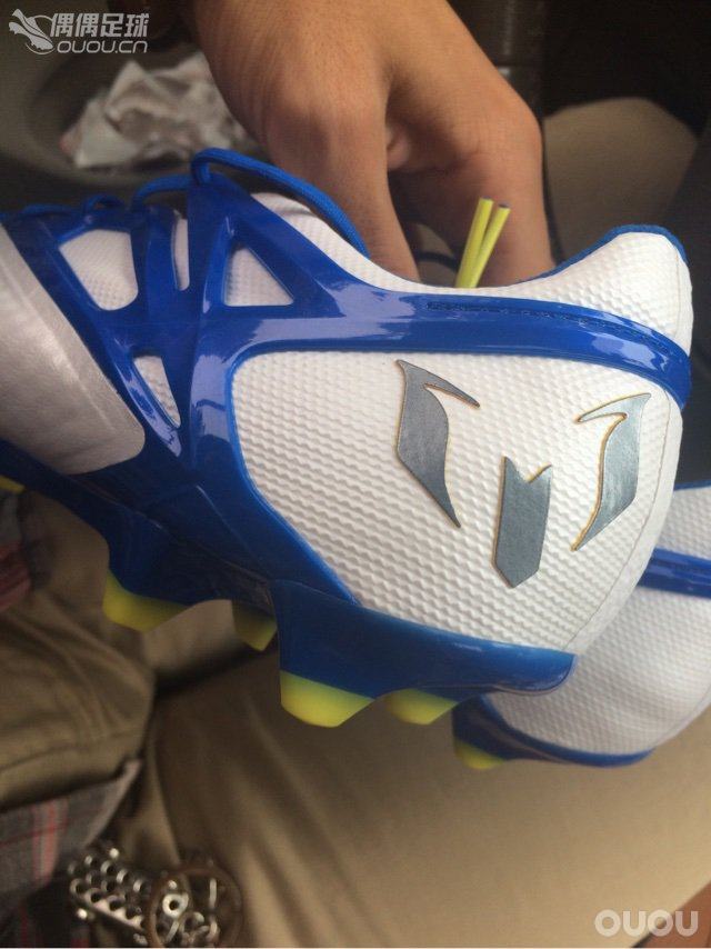 求鉴定,在线等!刚到messi15.1蓝白配色!