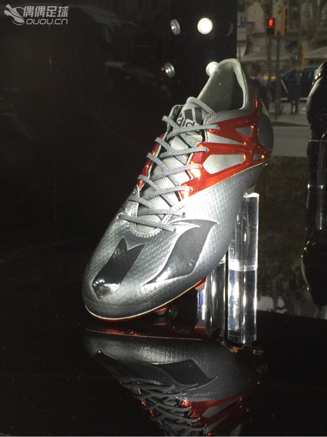 已飞往巴塞罗那 目标梅西限量!