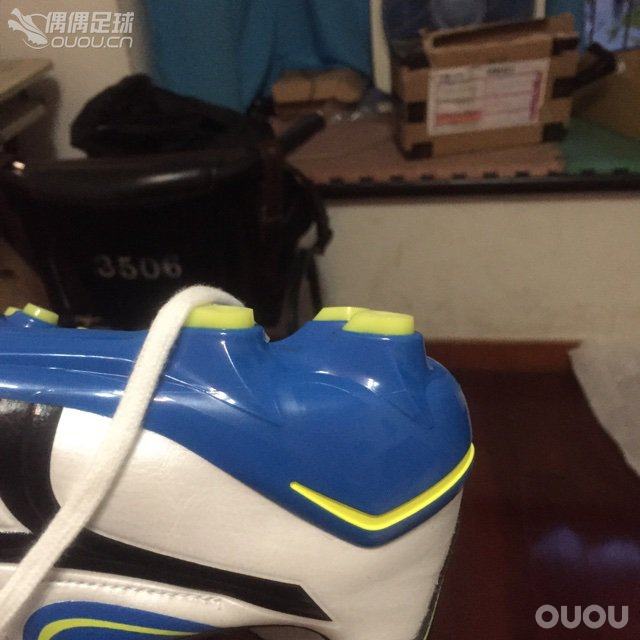 各位大哥帮小弟鉴定一下是否正品