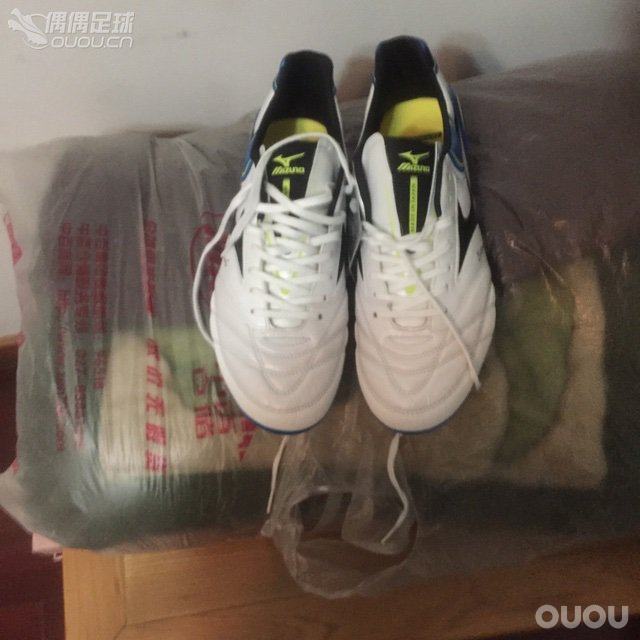 各位大哥帮小弟鉴定一下是否正品